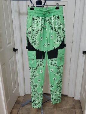 Guapi Men's Green Bandana Cargo Pants - Black Accent